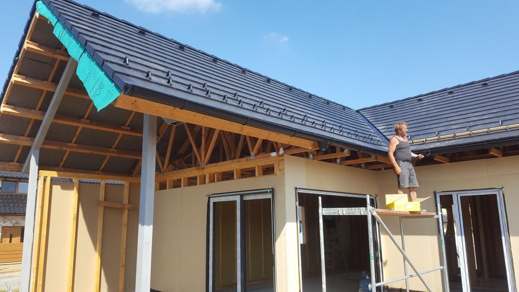 Realizace RD ve Velkém Týnci.  Konstrukční systém: Dřevostavba difúzně uzavřená.  Podlahová plocha: 110 m2.  Zastavěná plocha: 150 m2.  Rozsah dodávky: kompletní realizace.  Rozpočet: cca 2,8 mil Kč bez DPH